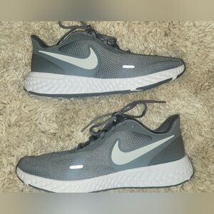 NEW Nike Revolution 5 Men's Running Sneakers (Size 8 Wide)